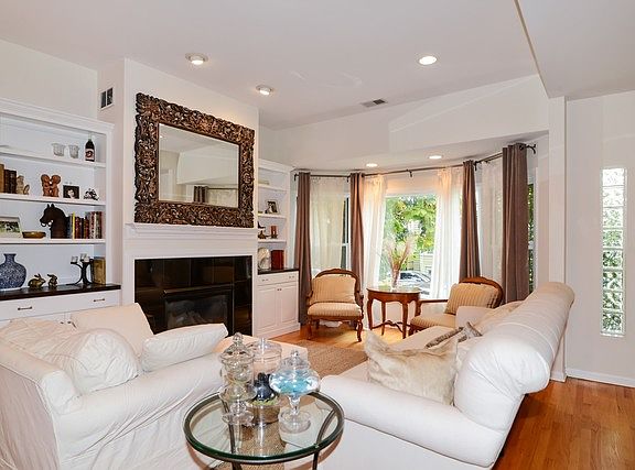 2nd image of 3439 N Oakley Ave