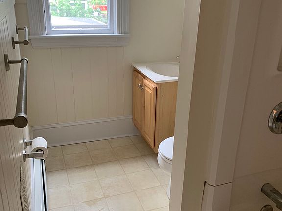5th image of 33 Brookes Ave APT 2