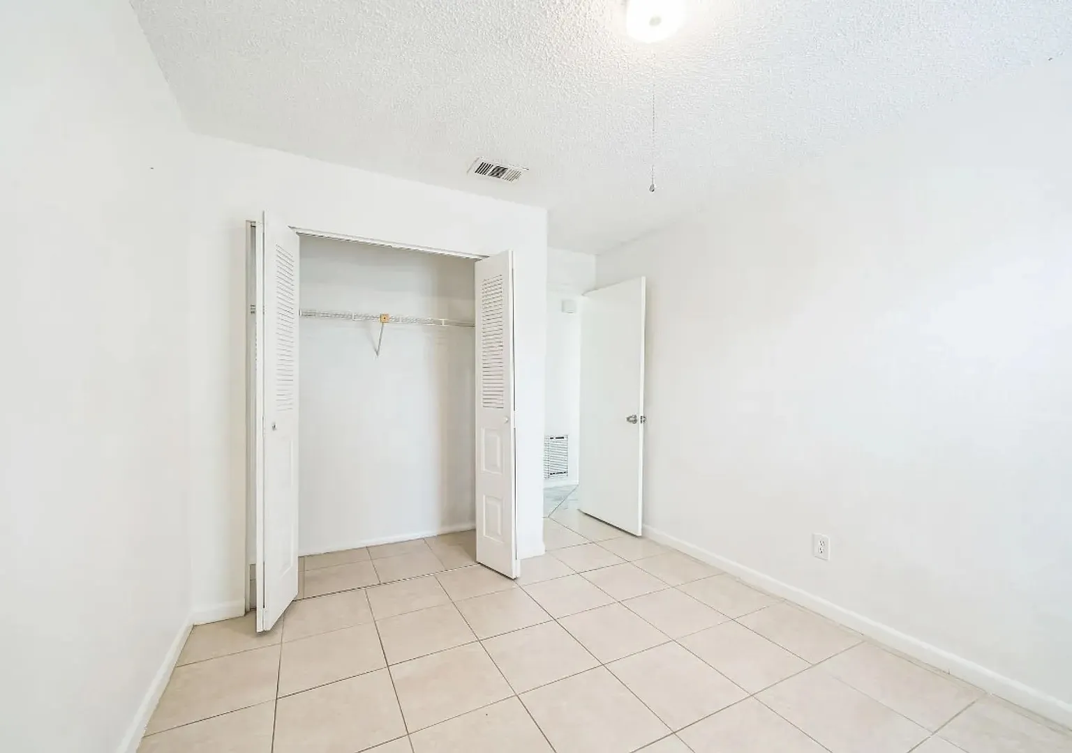 2 bed, 933 sqft, $1,785 — Photo 4