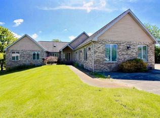 569 Royalwood Rd, Valparaiso, IN 46385