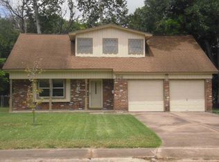 204 Pine St, Lake Jackson, TX 77566