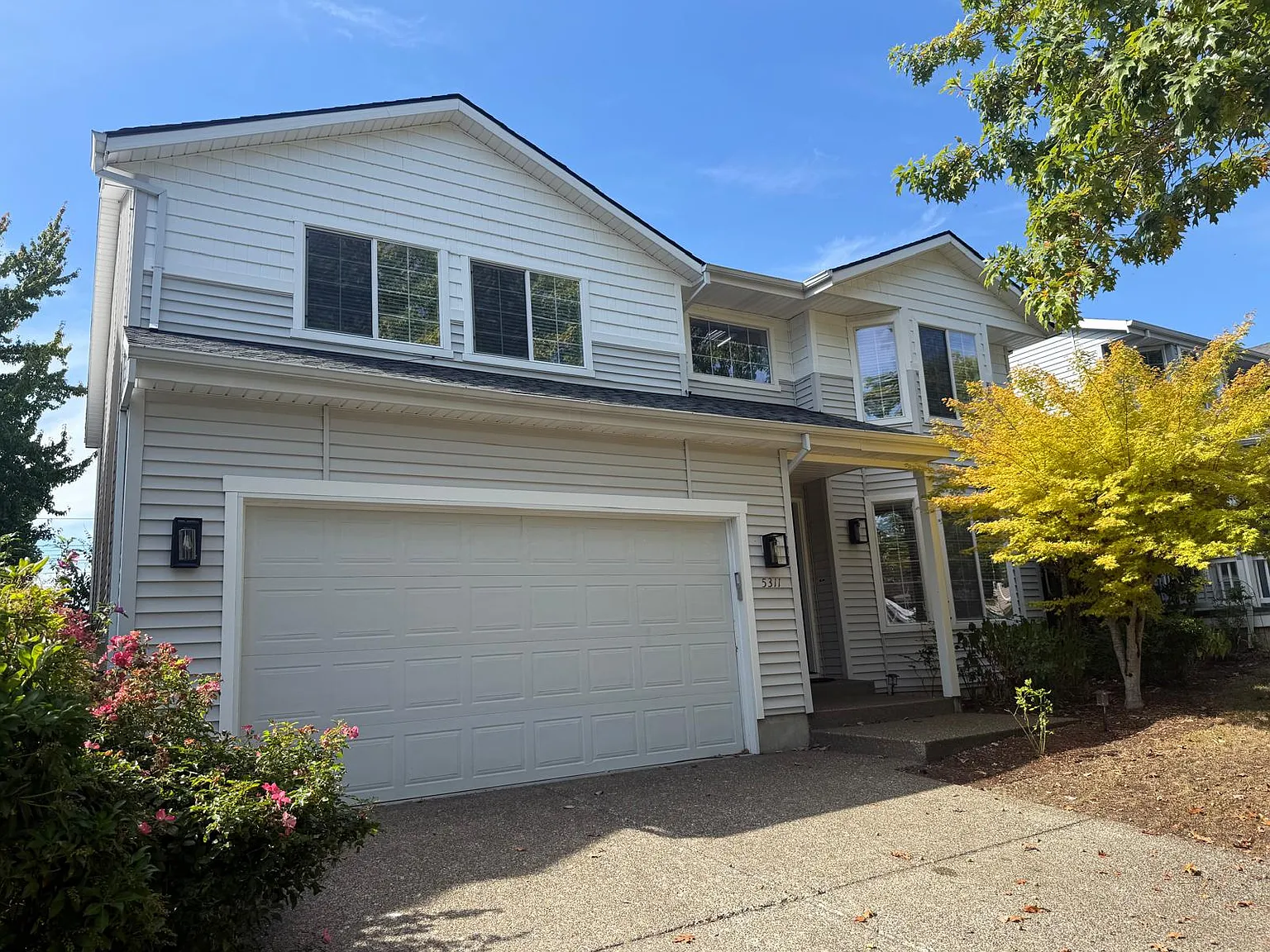 5 bed, 3061 sqft, $2,990 — Photo 2