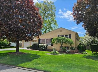 66 E Bel Air Rd, Cranston, RI 02920