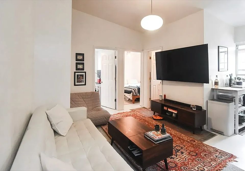 2nd image of 216 N 8th St #3R