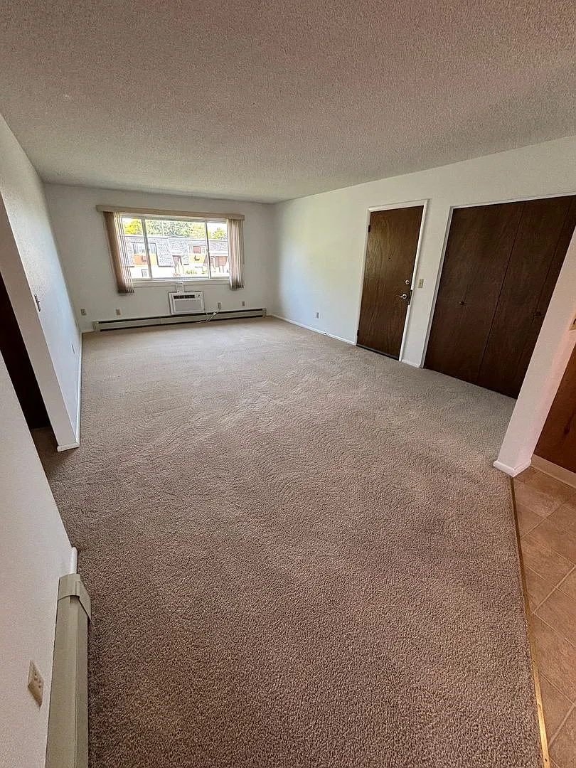 2 bed, $1,100 — Photo 4