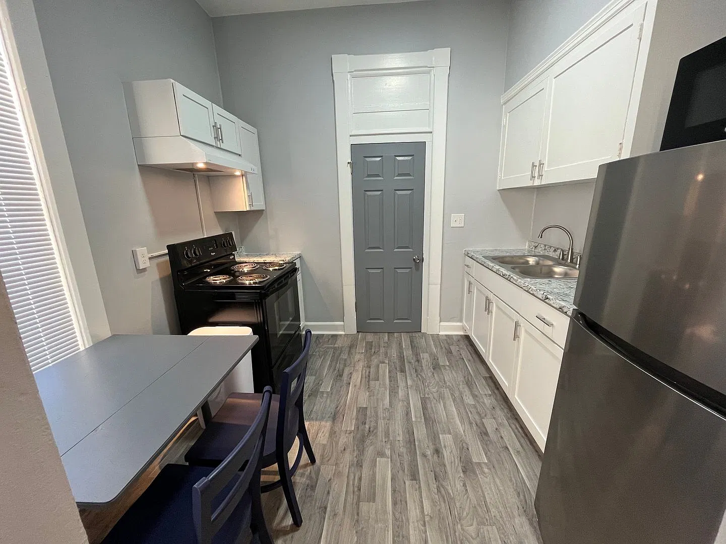 920 Main St. — Photo 2