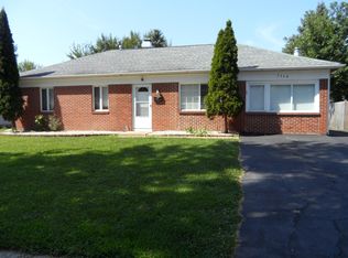 1360 N Elmwood Dr, Aurora, IL 60506