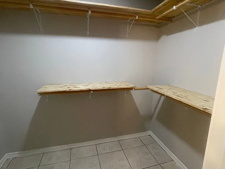 402 Peregrine Ct — Photo 4