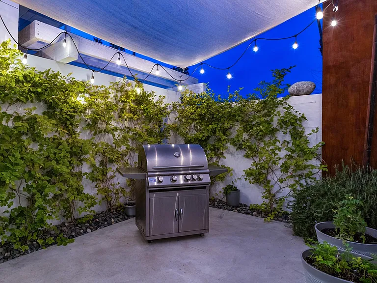1025 E Granvia Valmonte — Photo 17