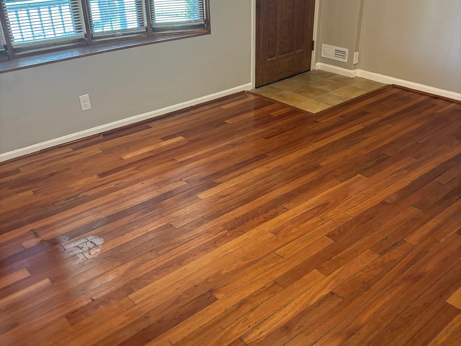 3 bed, 1200 sqft, $2,295 — Photo 4