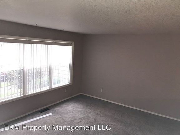 3rd image of 6002 NE 35th Cir