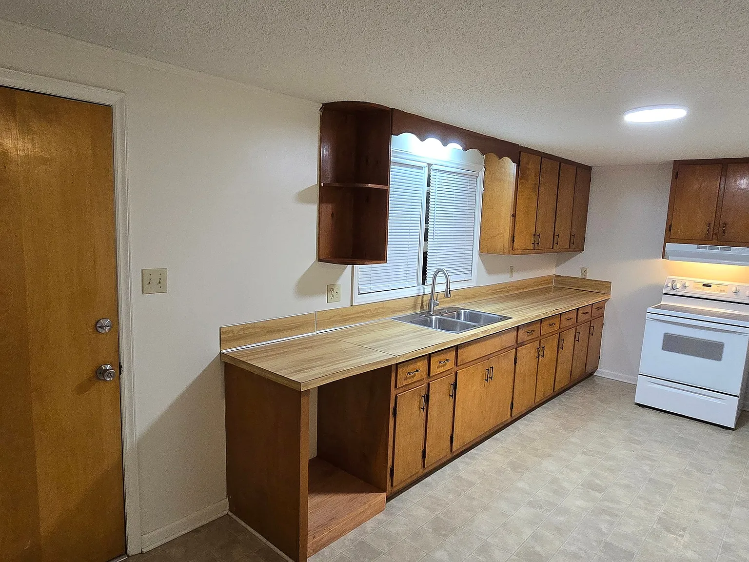 2 bed, 1.5 bath, 1230 sqft, $1,100 — Photo 4