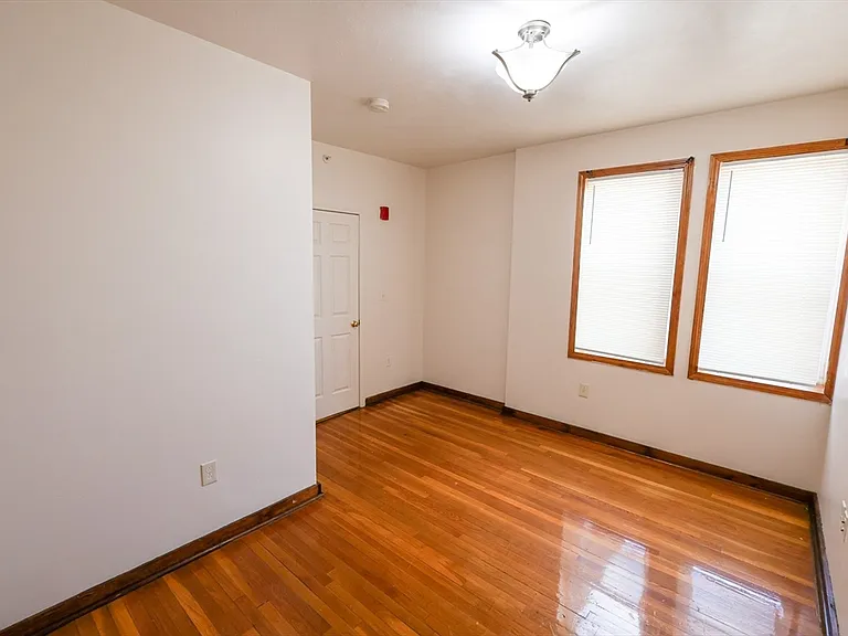 100 Seaver St #12A — Photo 10