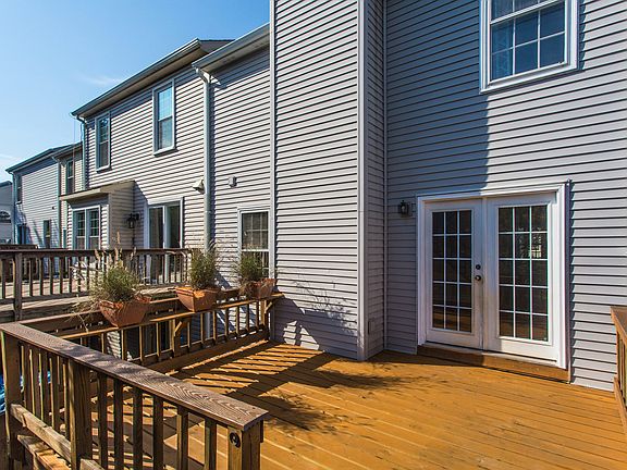 3rd image of 745 Arbor Ct
