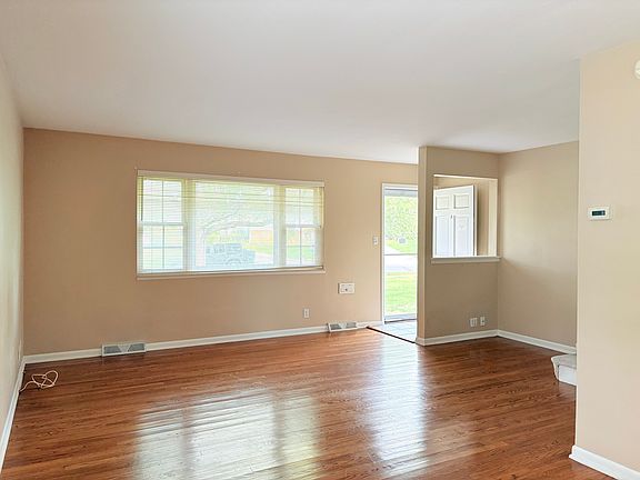4th image of 8280 Green Dr #8282