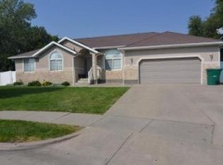 272 W Larson Ln, Layton, UT 84041