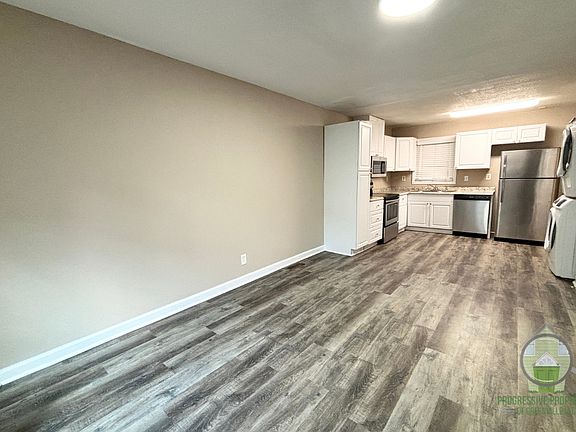 2nd image of 10 Stag St #16