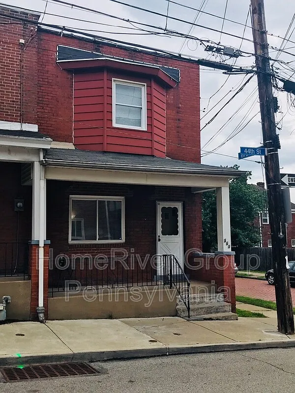 360 44th St photo 1