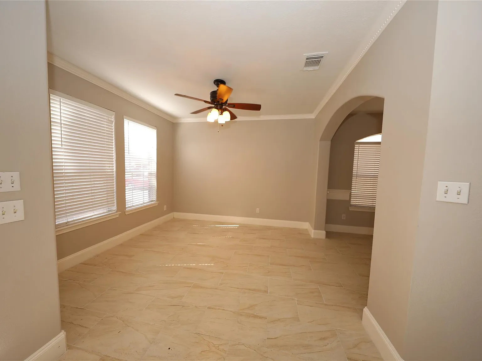 4 bed, 2.5 bath, 2743 sqft, $2,395 — Photo 4