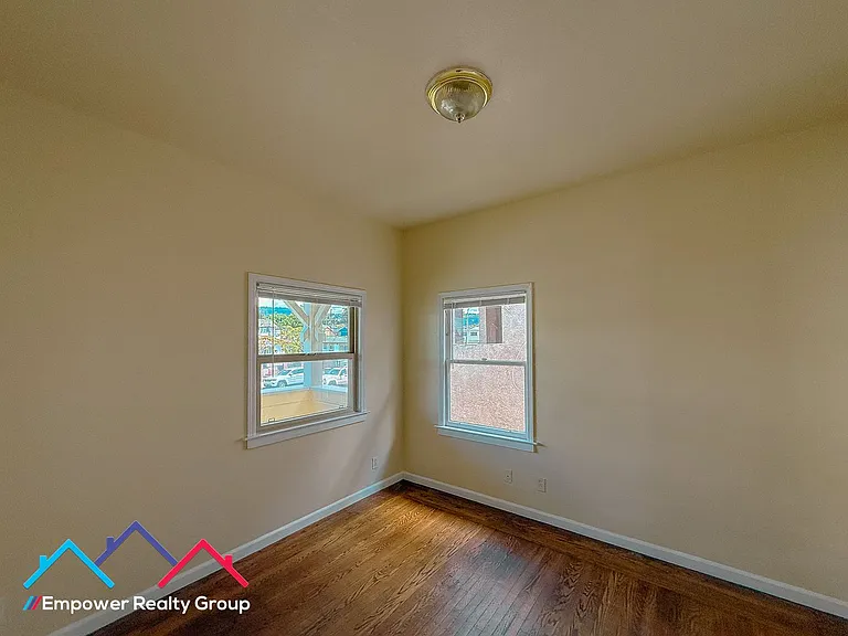 5235 Bancroft Ave. — Photo 12