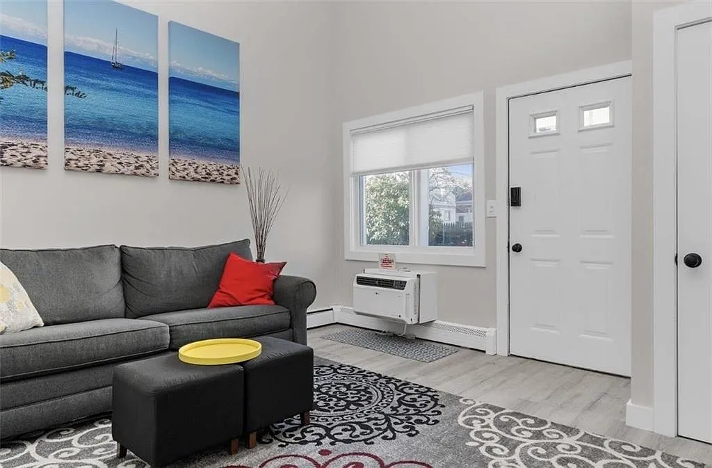 2 bed, 1.5 bath, 1220 sqft, $2,800 — Photo 2