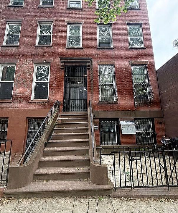 1st image of 86 Waverly Ave