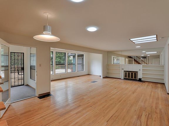 5th image of 1649 Belvoir Dr