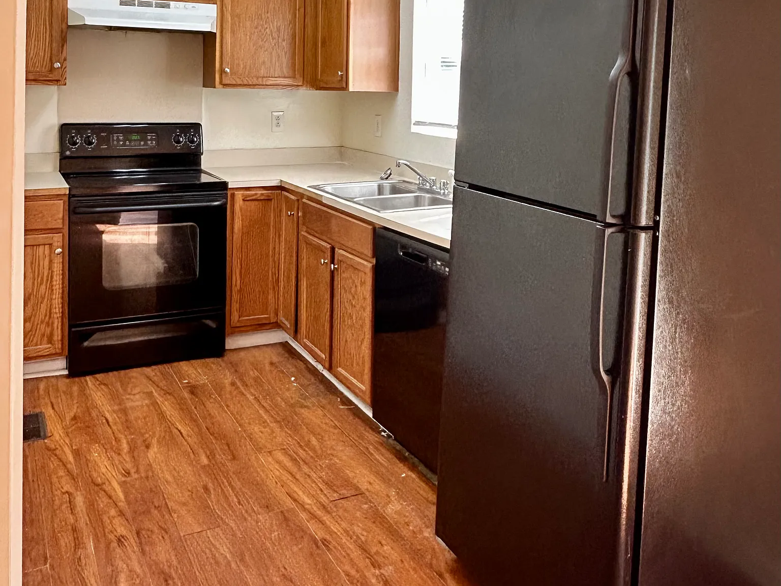 4 bed, 2.5 bath, 1372 sqft, $2,250 — Photo 3
