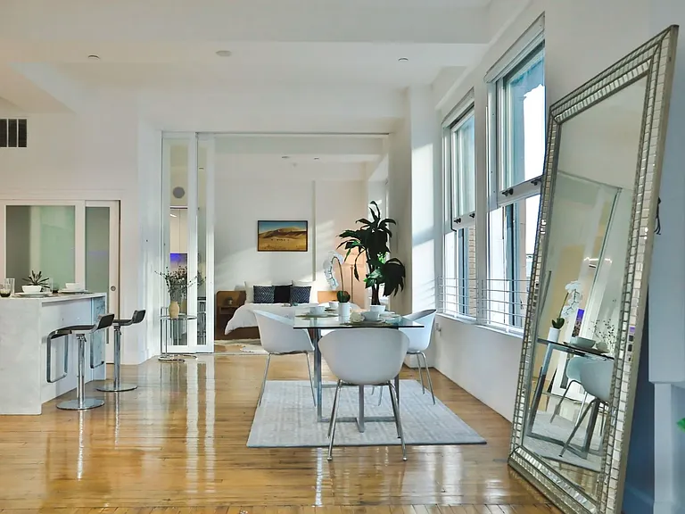 HWH Luxury Living — Photo 22