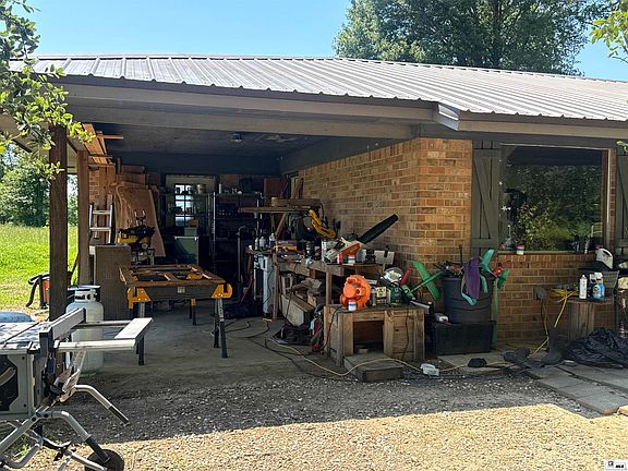 4th image of 699 Wink Rd
