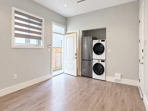 7400 Schaefer Ave, Richmond, BC