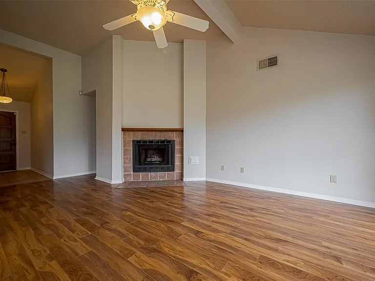 3007 Cloverdale Dr — Photo 4