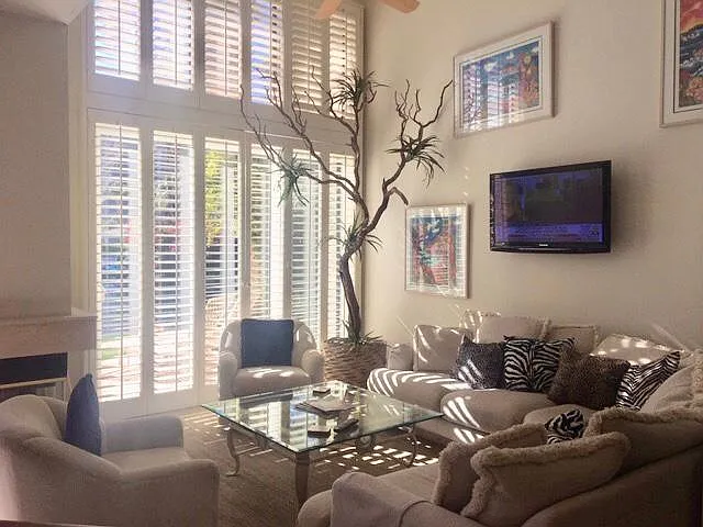 the high ceiling living room, cable tv and internet!