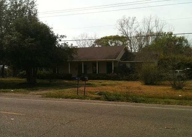 1st image of 838 S Chataignier St