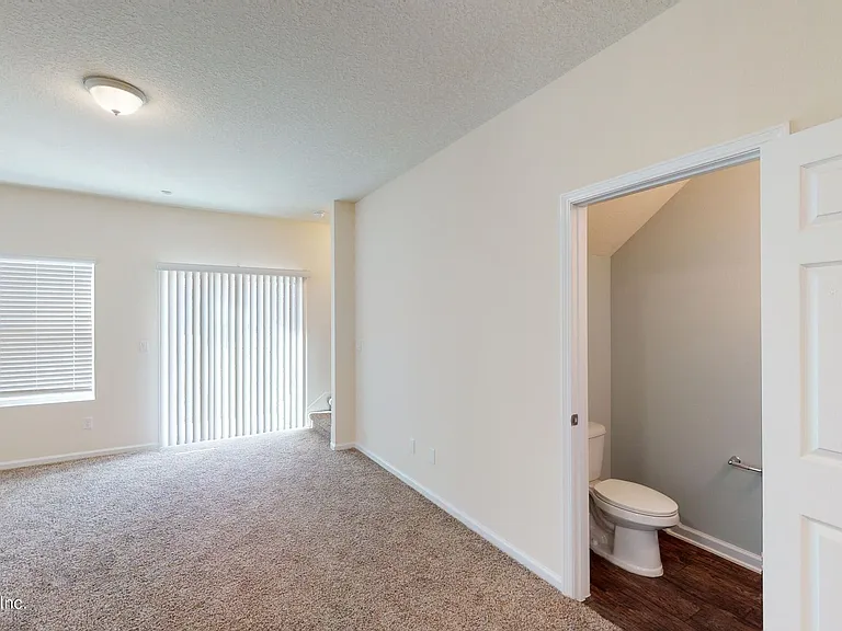 810 Capitol Pkwy — Photo 9