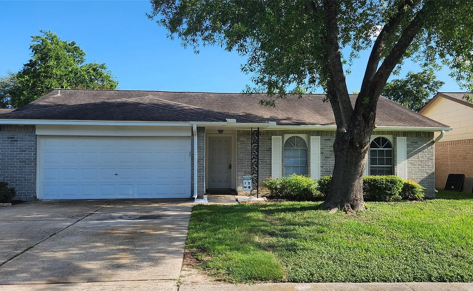 4 bed, 2.0 bath, 1438 sqft, $1,800 — Photo 1