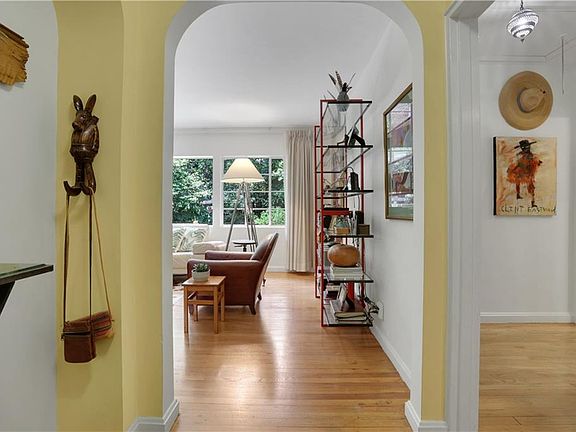 5th image of 410 Wimbledon Rd NE
