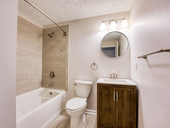 4th image of 856 Hamlet Dr