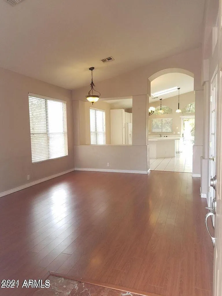 3 bed, 1854 sqft, $2,600 — Photo 3