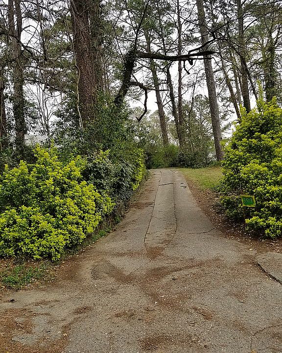 entrance from street