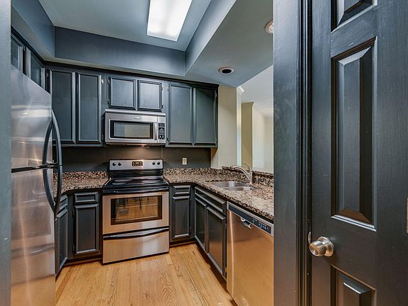 4th image of 2110 Portland Ave APT 202
