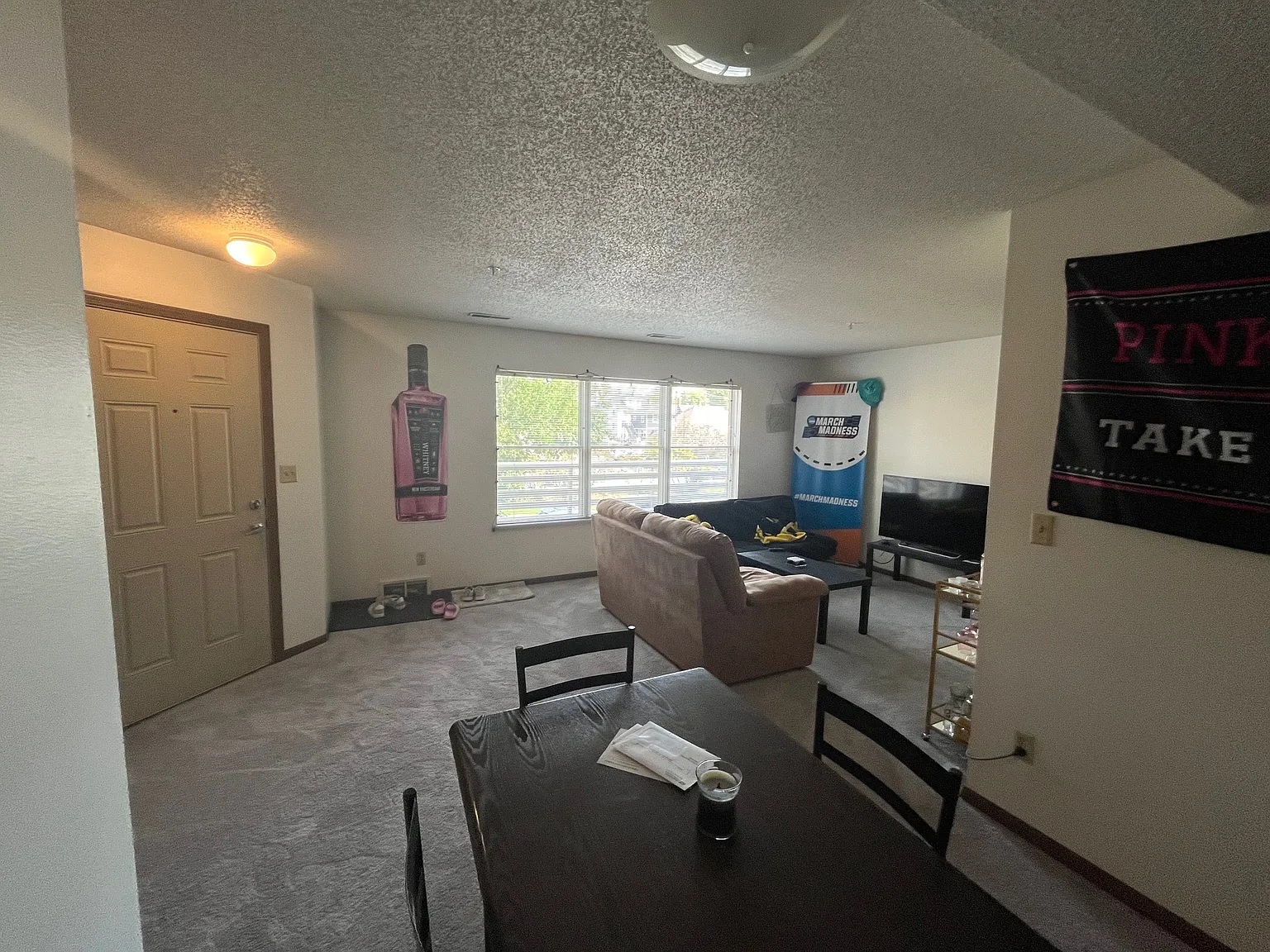 5 bed, 2500 sqft, $3,875 — Photo 3