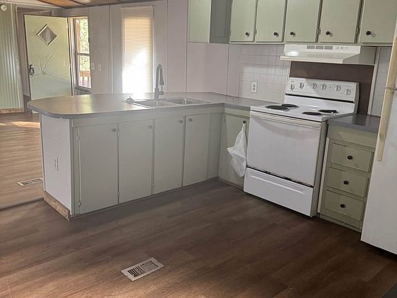 5th image of 3575 Davie St