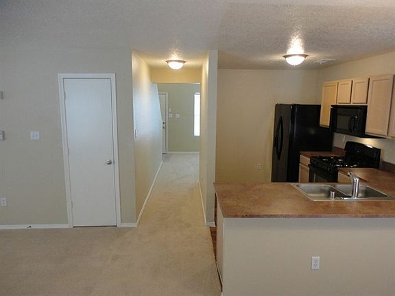 4th image of 10712 Pueblo Pl NW