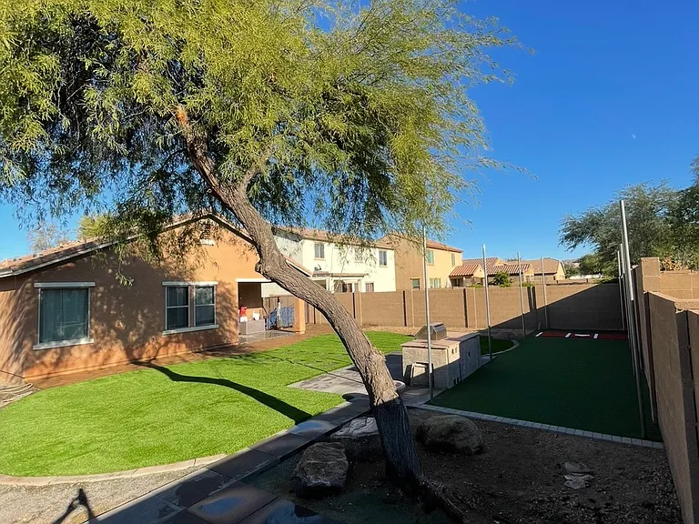 2331 W Branham Ln — Photo 2