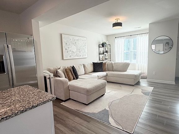 3rd image of 216 Juglans Way