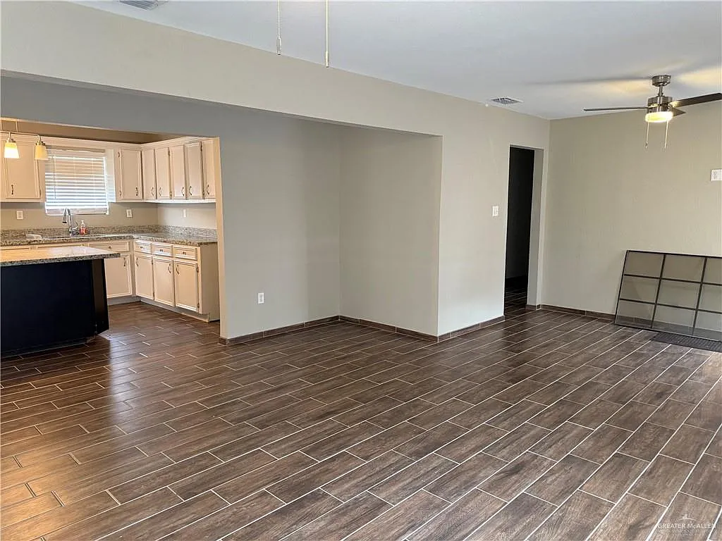 3 bed, 3.0 bath, 2032 sqft, $1,700 — Photo 4