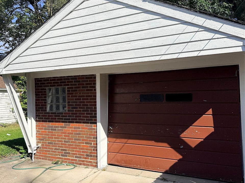 18288 Glastonbury Rd, photo 2