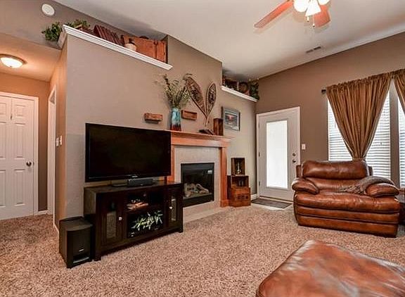 Ceiling Fan & Frieze Carpet