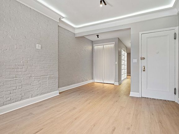 4th image of 714 Greenwich St